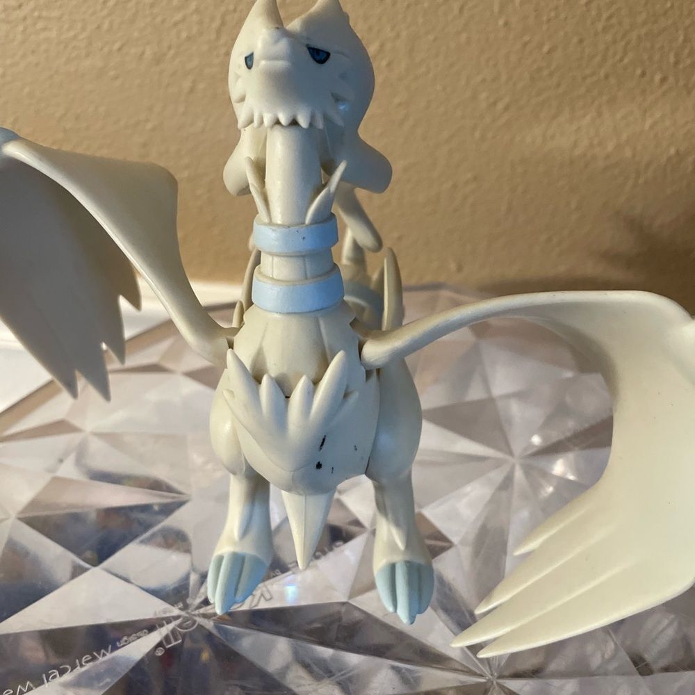 Pokemon White Dragon Figurine - Picture 4 of 15